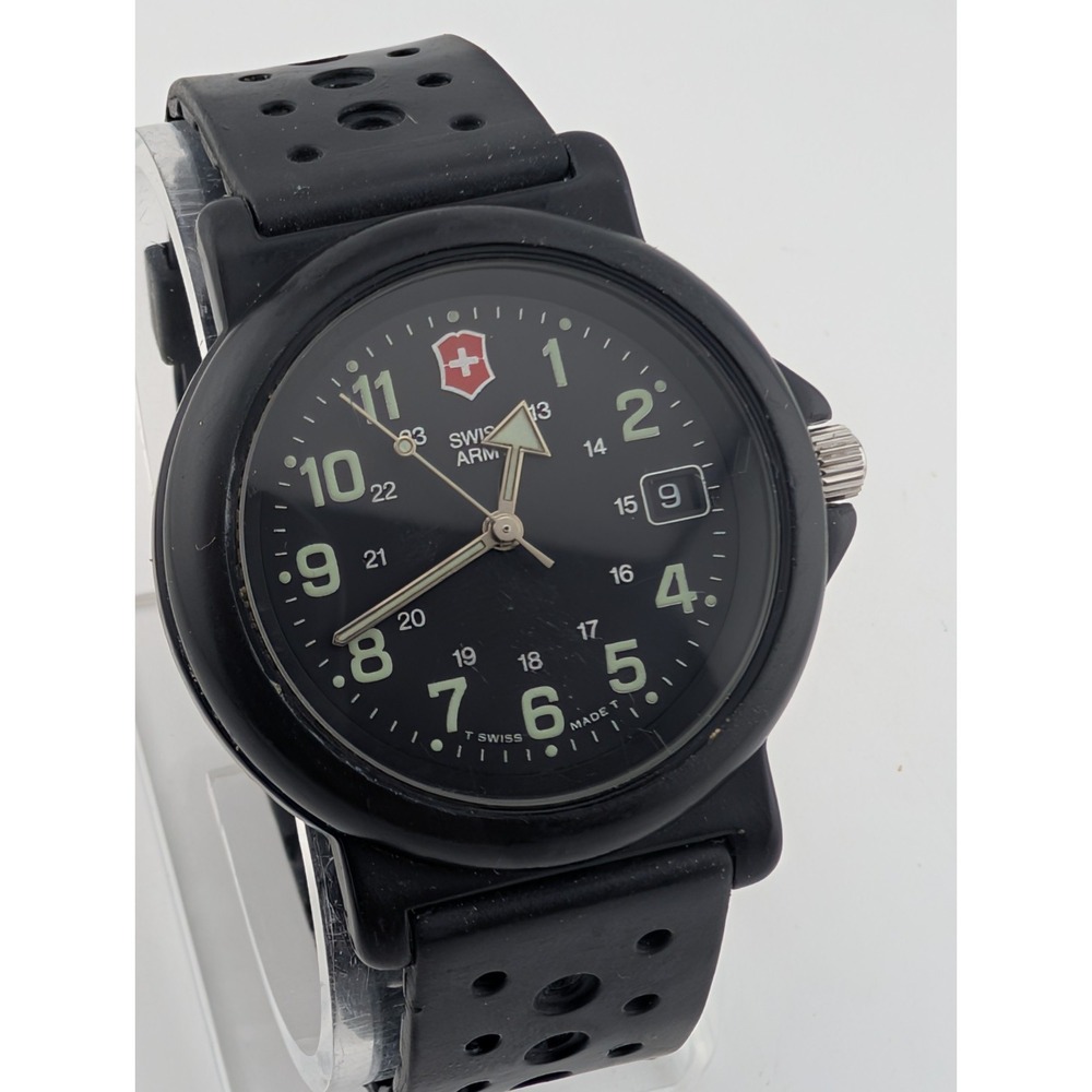 Vintage Victorinox Swiss Army Renegade Mens Watch 39mm Black Date- New Battery